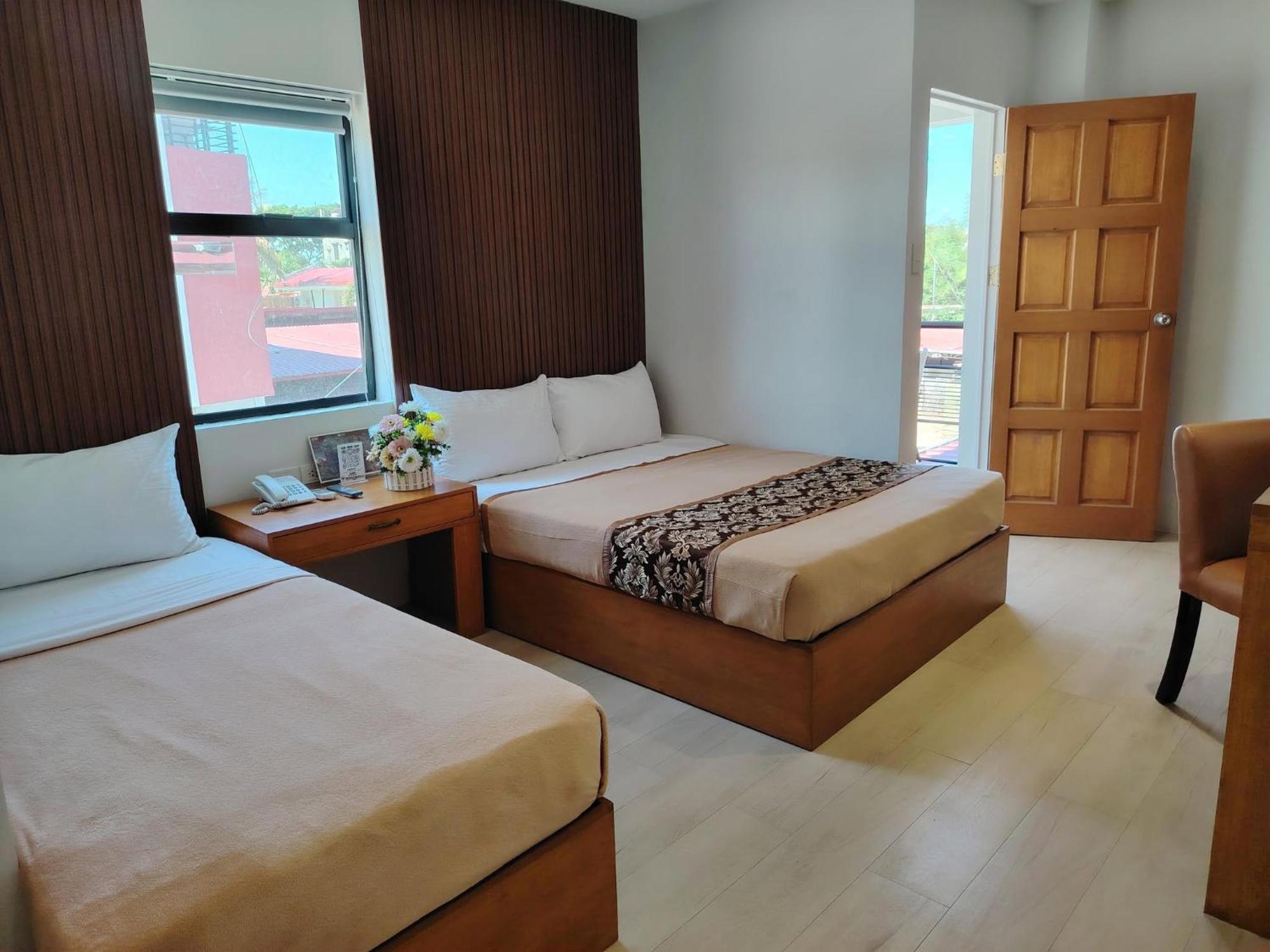Hotel Carmelita Tuguegarao Kültér fotó