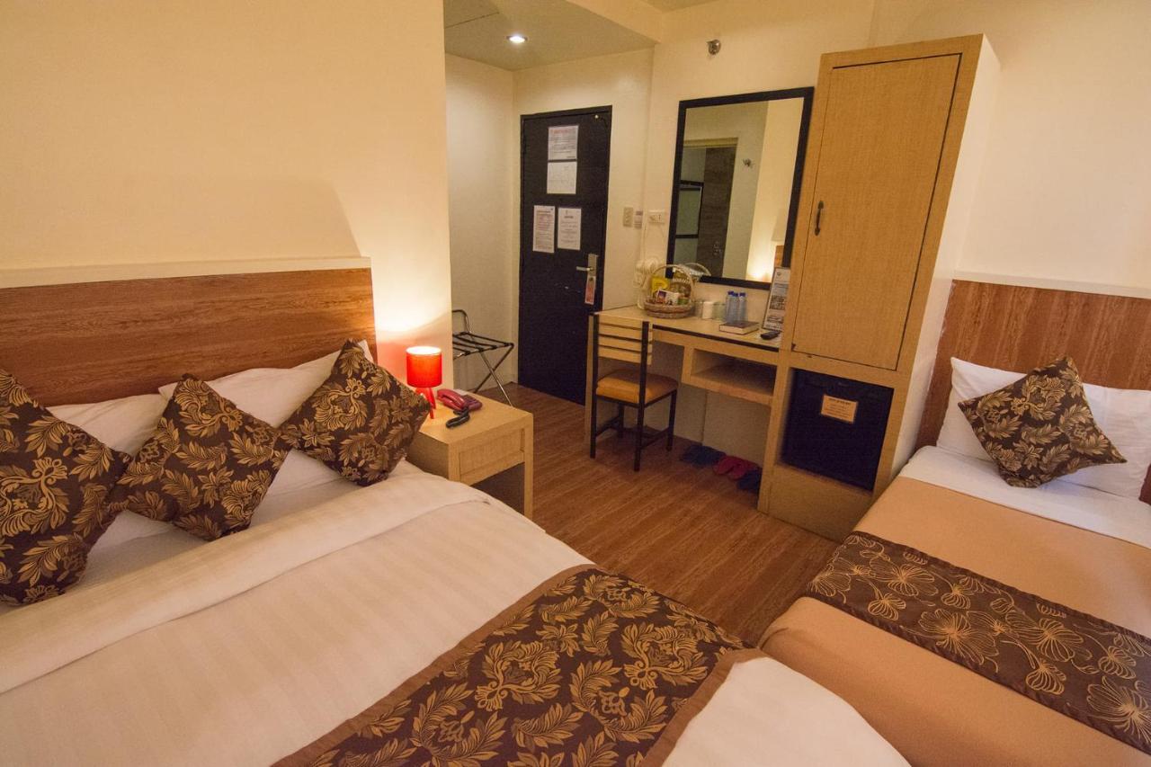 Hotel Carmelita Tuguegarao Kültér fotó